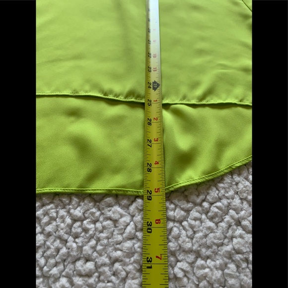 Vince Camuto high low pleat back blouse - Picture 10 of 11